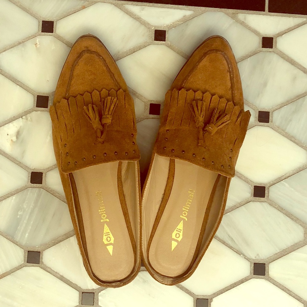 Size 8 women’s slip ons